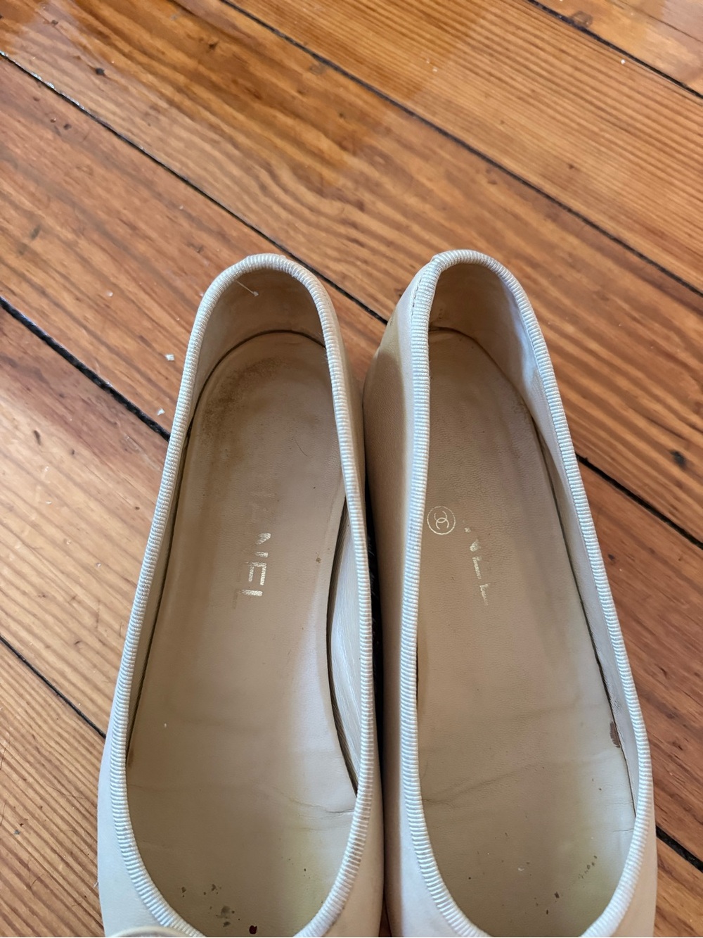 CHANEL Beige and Black Two-Tone Cap Toe Leather Ballet Flats - Picture 2 of 6